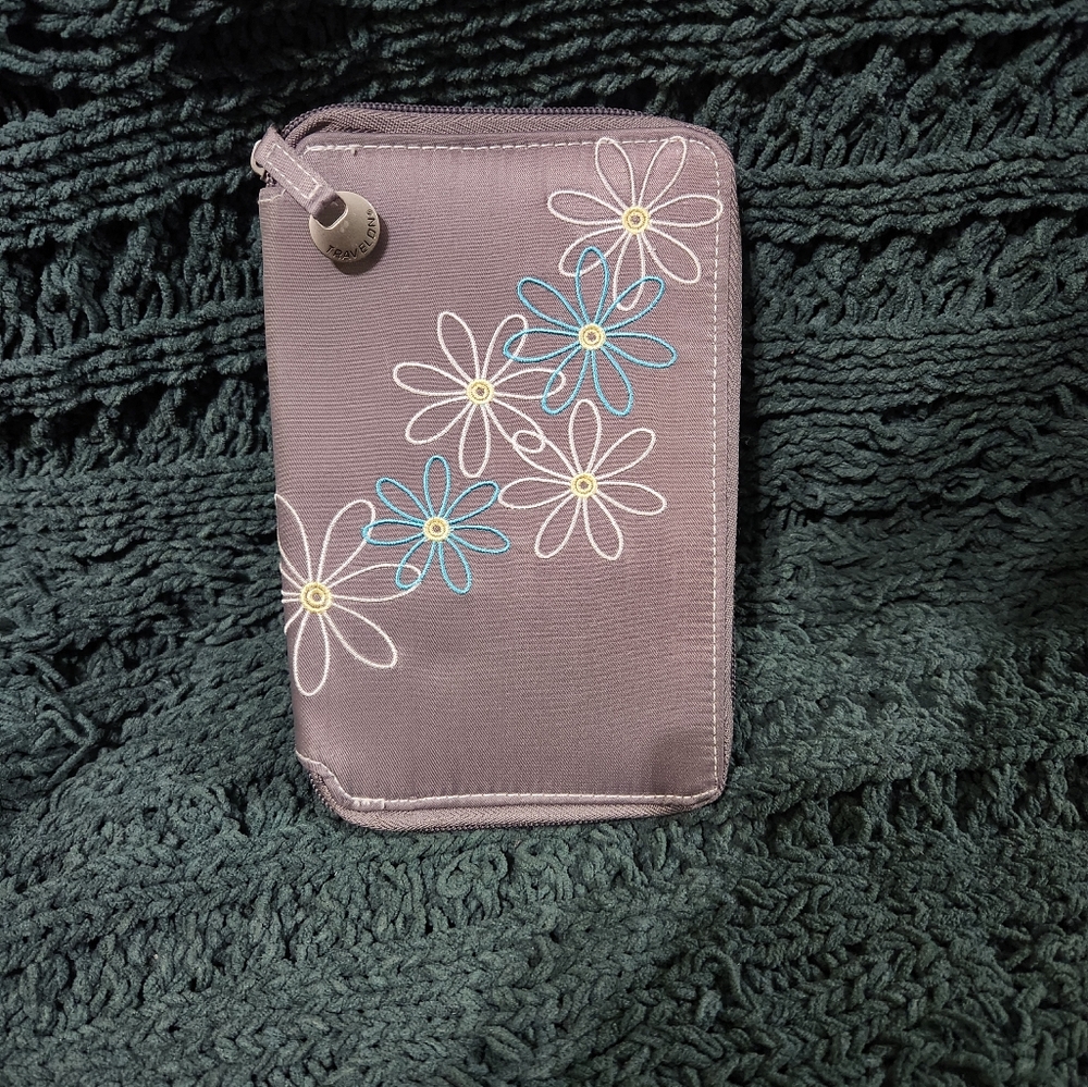 Travelon Daisy RFID Blocking Travel Wallet